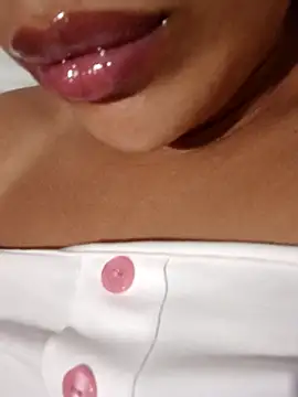 Snapshot of Sexlove1xo chatting on 09/26/25, 03:27 Sexlove1xo online show from 09/26/25, 03:27