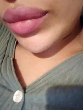 Snapshot of Sexlove1xo chatting on 10/05/25, 08:40 Sexlove1xo online show from 10/05/25, 08:40