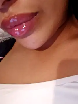 Snapshot of Sexlove1xo chatting on 10/13/25, 03:01 Sexlove1xo online show from 10/13/25, 03:01