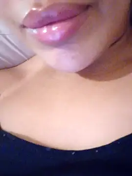 Snapshot of Sexlove1xo chatting on 10/17/25, 09:56 Sexlove1xo online show from 10/17/25, 09:56