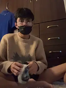 Snapshot of twinkperu18 chatting on 10/28/25, 04:49 twinkperu18 online show from 10/28/25, 04:49