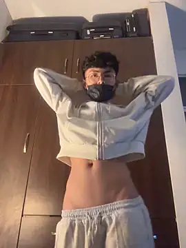 Snapshot of twinkperu18 chatting on 11/03/25, 12:13 twinkperu18 online show from 11/03/25, 12:13