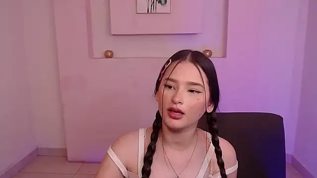 Snapshot of JasmineBella0 chatting on 03/09/25, 12:42 JasmineBella0 online show from 03/09/25, 12:42