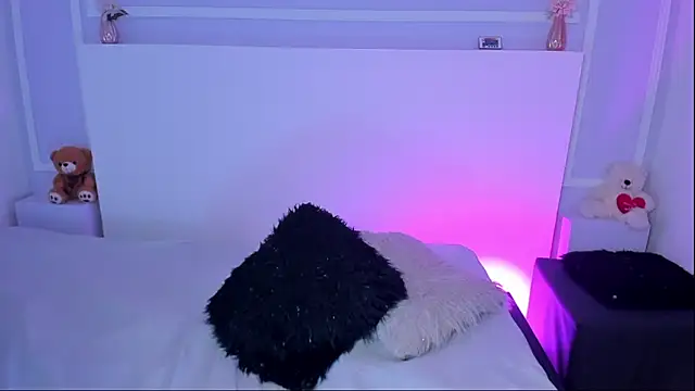 Snapshot of JasmineBella0 chatting on 10/15/25, 03:45 JasmineBella0 online show from 10/15/25, 03:45