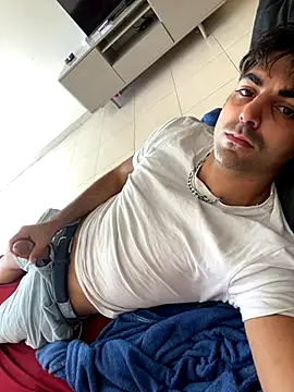 Snapshot of mikekmi21 chatting on 11/09/25, 02:26 mikekmi21 online show from 11/09/25, 02:26