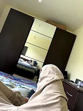 Snapshot of mikekmi21 chatting on 12/15/25, 11:25 mikekmi21 online show from 12/15/25, 11:25