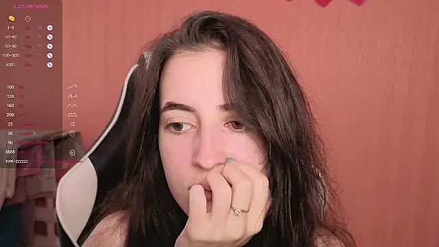 Snapshot of reaiss chatting on 09/14/25, 03:27 reaiss online show from 09/14/25, 03:27