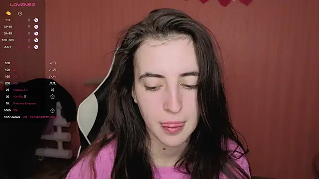 Snapshot of reaiss chatting on 10/13/25, 03:39 reaiss online show from 10/13/25, 03:39