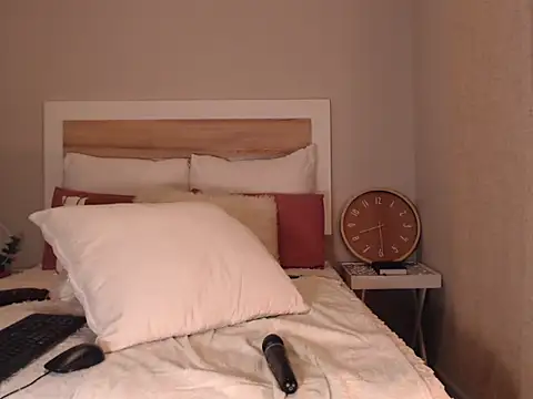 Snapshot of Bee_Bella1 chatting on 09/14/25, 06:29 Bee Bella1 online show from 09/14/25, 06:29