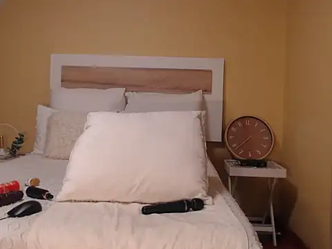 Bee Bella1 online show from 06/10/26, 05:34