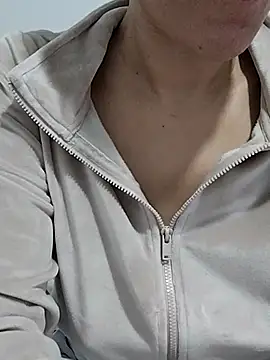 Snapshot of BUSE8821 chatting on 10/16/25, 09:38 BUSE8821 online show from 10/16/25, 09:38