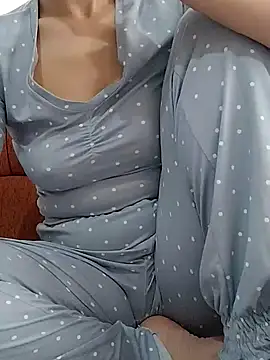 Snapshot of BUSE8821 chatting on 11/28/25, 07:55 BUSE8821 online show from 11/28/25, 07:55