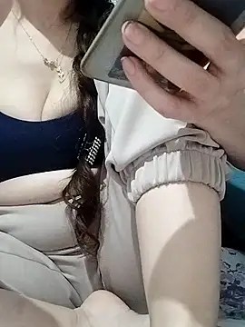 Snapshot of BUSE8821 chatting on 11/28/25, 08:11 BUSE8821 online show from 11/28/25, 08:11