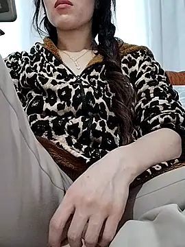 Snapshot of BUSE8821 chatting on 11/29/25, 01:58 BUSE8821 online show from 11/29/25, 01:58