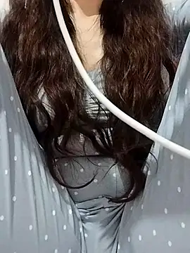 Snapshot of BUSE8821 chatting on 12/04/25, 05:32 BUSE8821 online show from 12/04/25, 05:32