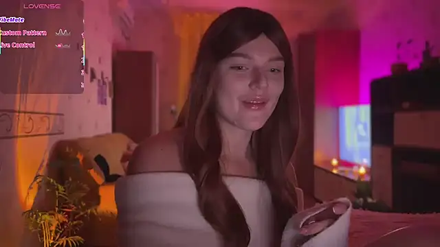 CherryRed Girl online show from 10/21/25, 06:30