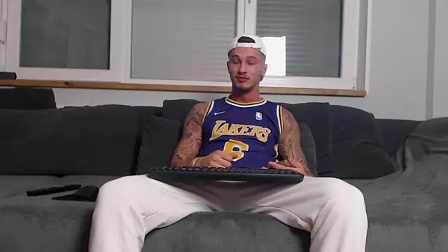 Snapshot of Zzedd chatting on 03/06/25, 05:43 Zzedd online show from 03/06/25, 05:43