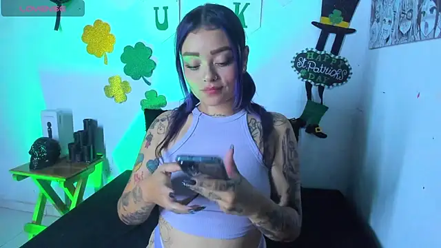 Snapshot of ChloeAllennn chatting on 03/19/25, 03:20 ChloeAllennn online show from 03/19/25, 03:20