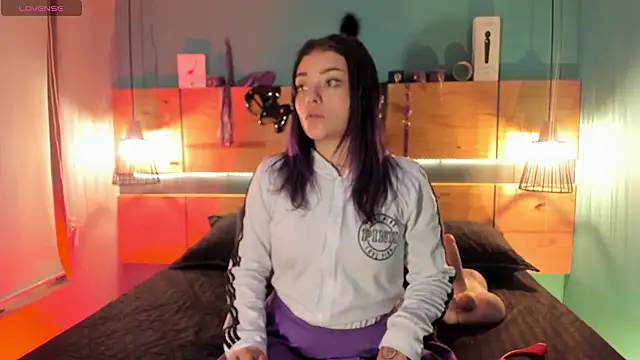 Snapshot of ChloeAllennn chatting on 11/10/25, 12:20 ChloeAllennn online show from 11/10/25, 12:20