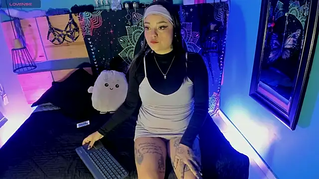 ChloeAllennn online show from 04/23/26, 12:29
