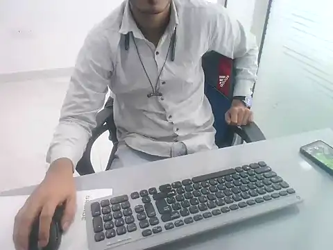 Snapshot of rahulkajuuu0909 chatting on 11/27/25, 09:00 rahulkajuuu0909 online show from 11/27/25, 09:00