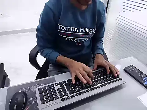 Snapshot of rahulkajuuu0909 chatting on 12/04/25, 11:19 rahulkajuuu0909 online show from 12/04/25, 11:19