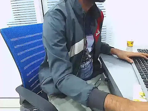 Snapshot of rahulkajuuu0909 chatting on 12/14/25, 02:11 rahulkajuuu0909 online show from 12/14/25, 02:11