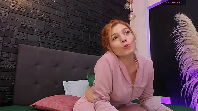 Snapshot of Maite_Smith_ chatting on 10/16/25, 12:17 Maite Smith online show from 10/16/25, 12:17