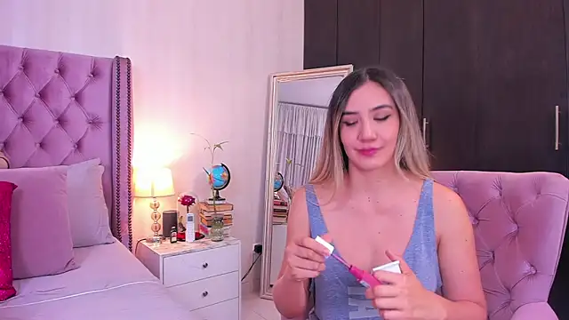 natashaleightt online show from 03/09/25, 08:52