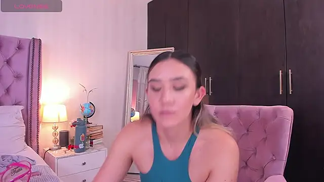 natashaleightt online show from 03/21/25, 12:29