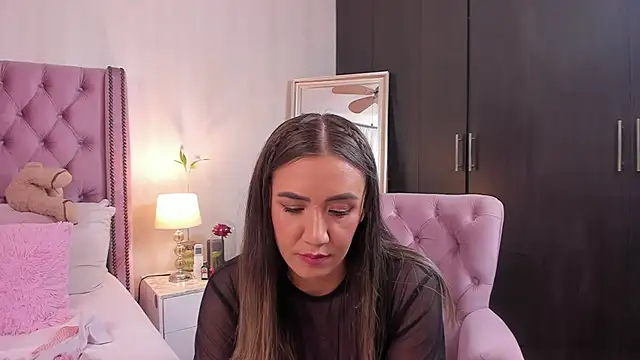 natashaleightt online show from 02/05/26, 01:21