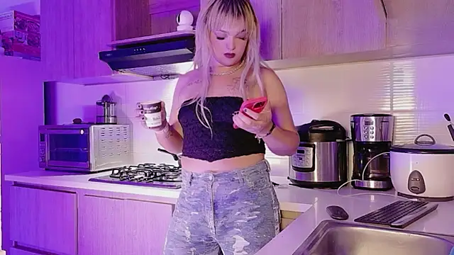 ScarletThompsonx online show from 04/30/26, 04:19