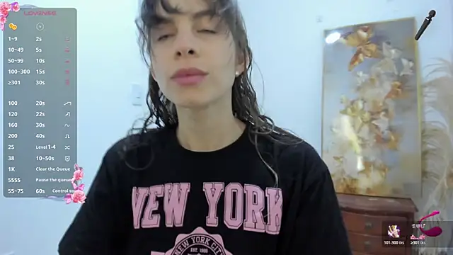 Snapshot of jessyegoldenn chatting on 12/19/25, 07:43 jessyegoldenn online show from 12/19/25, 07:43