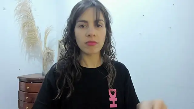 Snapshot of jessyegoldenn chatting on 01/16/26, 06:34 jessyegoldenn online show from 01/16/26, 06:34