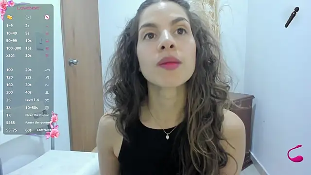 Snapshot of jessyegoldenn chatting on 02/01/26, 07:45 jessyegoldenn online show from 02/01/26, 07:45