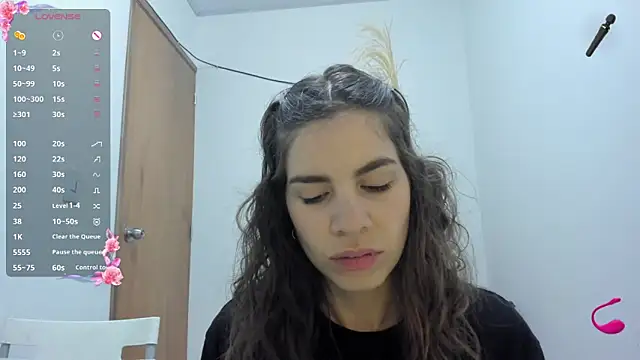 Snapshot of jessyegoldenn chatting on 02/06/26, 08:34 jessyegoldenn online show from 02/06/26, 08:34