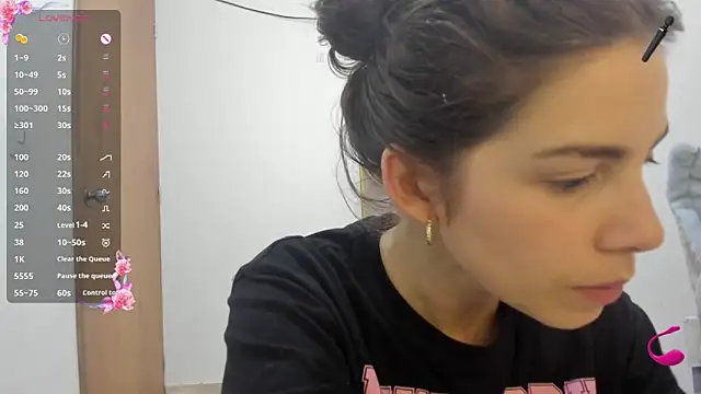 Snapshot of jessyegoldenn chatting on 02/12/26, 08:37 jessyegoldenn online show from 02/12/26, 08:37