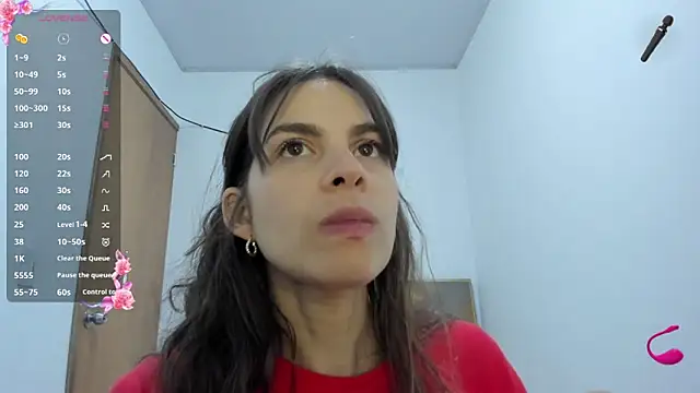 Snapshot of jessyegoldenn chatting on 02/17/26, 04:13 jessyegoldenn online show from 02/17/26, 04:13