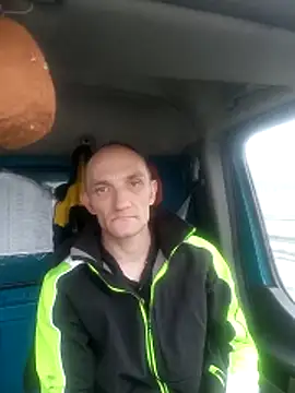 Snapshot of Machura chatting on 11/25/25, 10:26 Machura online show from 11/25/25, 10:26