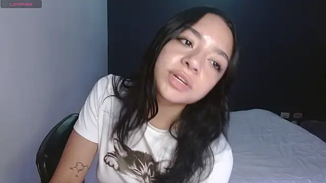 Snapshot of hellokitty__valery chatting on 10/11/25, 04:12 hellokitty valery online show from 10/11/25, 04:12