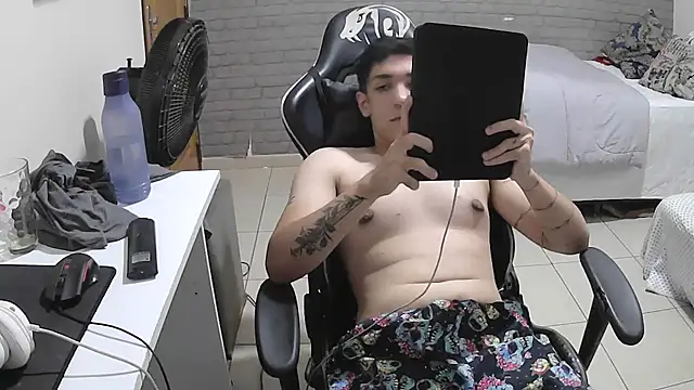 Snapshot of brancooodonto chatting on 10/10/25, 01:48 brancooodonto online show from 10/10/25, 01:48