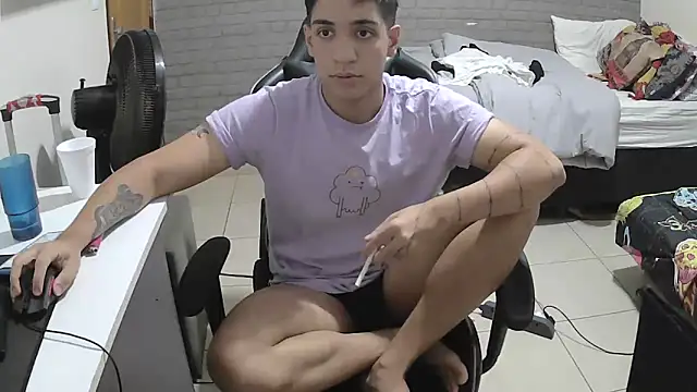 Snapshot of brancooodonto chatting on 10/17/25, 12:47 brancooodonto online show from 10/17/25, 12:47