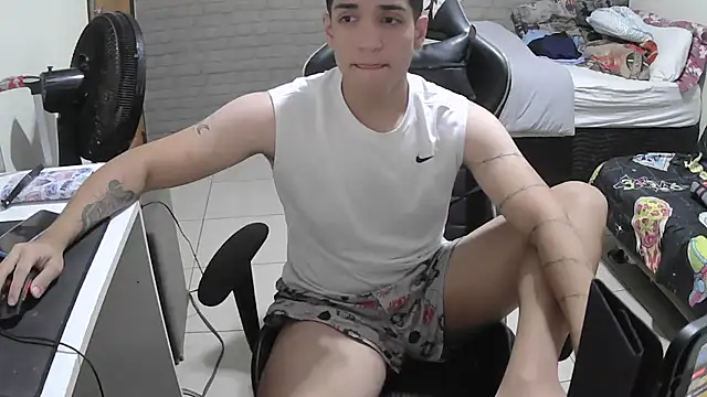 Snapshot of brancooodonto chatting on 10/24/25, 12:30 brancooodonto online show from 10/24/25, 12:30