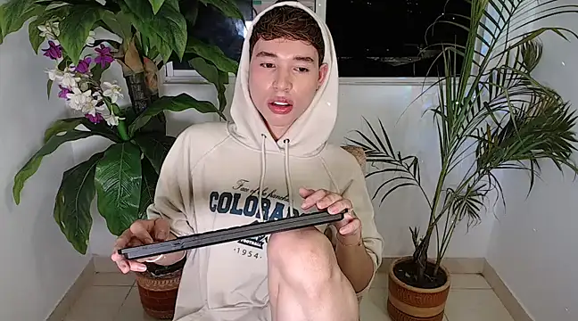 Snapshot of cod_dolll chatting on 02/28/25, 12:32 cod dolll online show from 02/28/25, 12:32