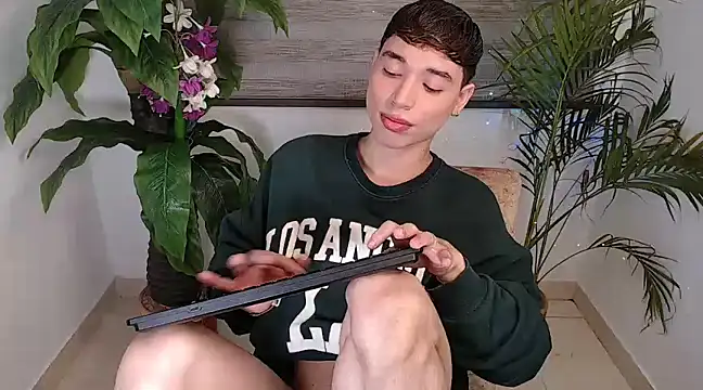 Snapshot of cod_dolll chatting on 03/18/25, 01:53 cod dolll online show from 03/18/25, 01:53