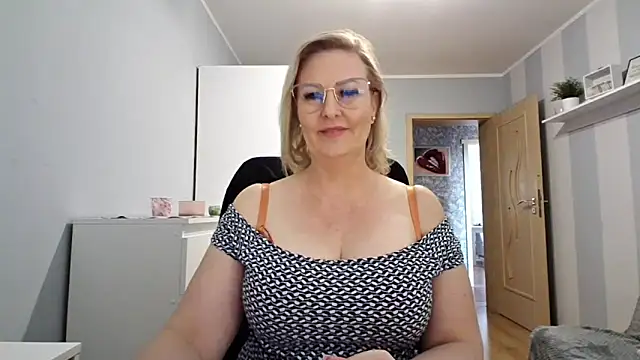 DianaLive online show from 03/28/26, 11:43