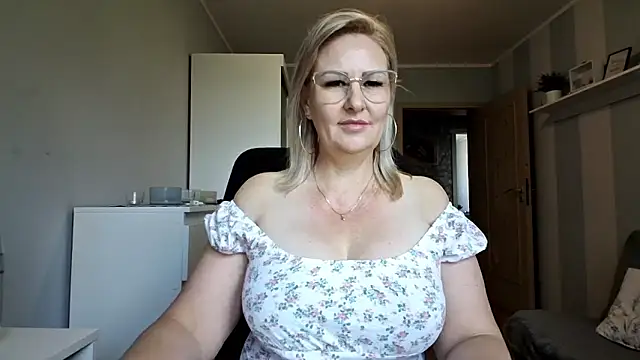 DianaLive online show from 05/23/26, 08:29