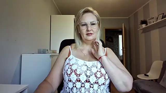Snapshot of DianaLive chatting on 07/02/26, 06:08 DianaLive online show from 07/02/26, 06:08