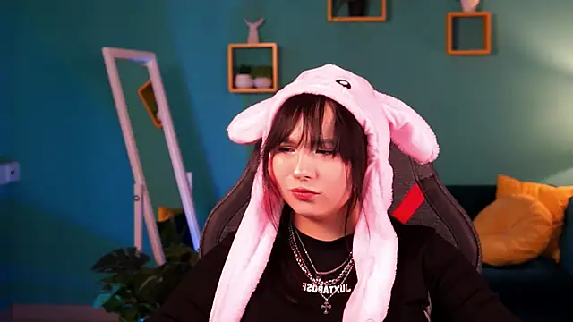 Snapshot of HanaWise chatting on 03/05/25, 11:28 HanaWise online show from 03/05/25, 11:28