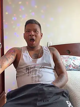 Snapshot of Saipuer31 chatting on 12/15/25, 05:06 Saipuer31 online show from 12/15/25, 05:06